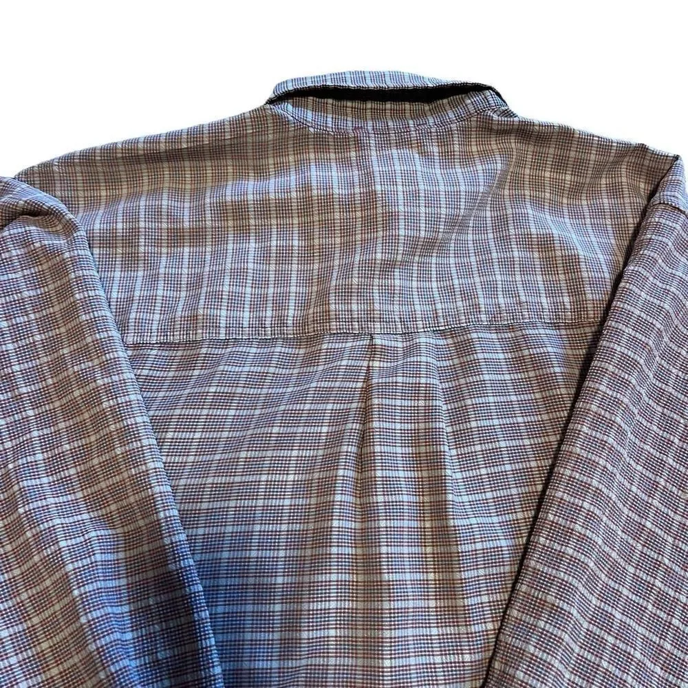 The North Face Plaid Button Down Shirt with Slightly Textured Fabric. Sz M.
